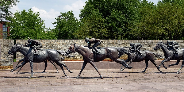 Sculpture in Thoroughbred Park
