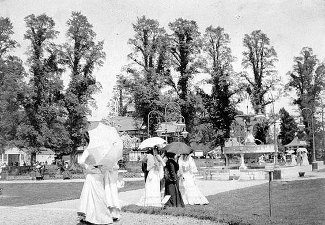Women at the 1907 Dublin Fair