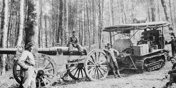 Holt Artillery Tractor, France 1915