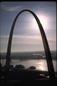 Night view of the St. Louis Arch